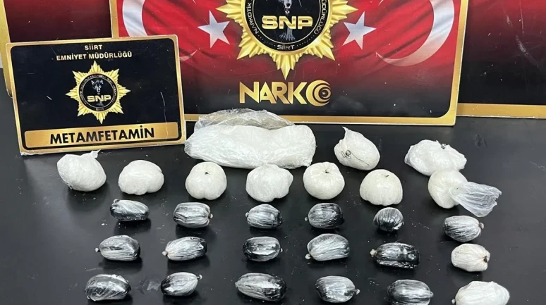 Siirt'te midelerinden 1 kilo 597 gram uyuşturucu çıkan 4 şahıs tutuklandı