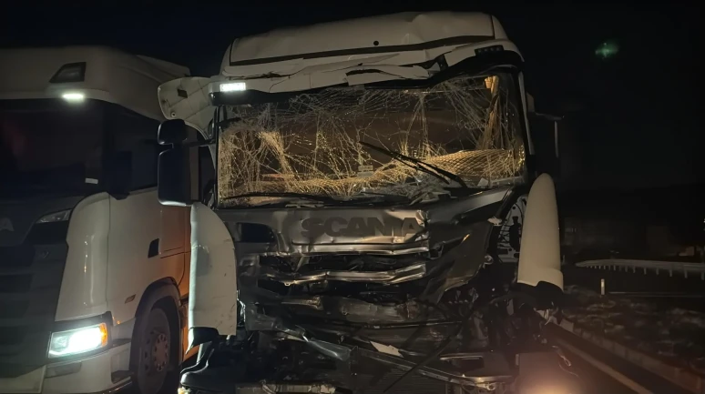 Afyonkarahisar’da iki tır ile otomobilin karıştığı kazada bir kişi yaralandı