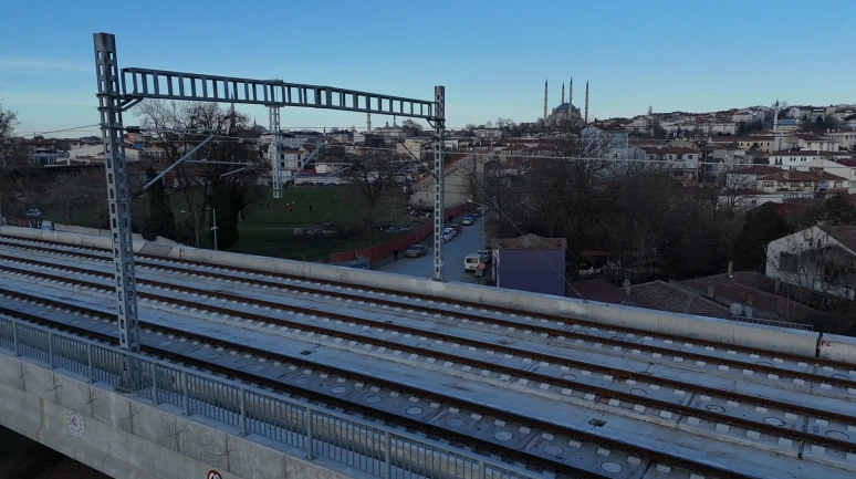 Edirne'de hızlı tren projesinin Edirne etabının yüzde 98'i tamamlandı