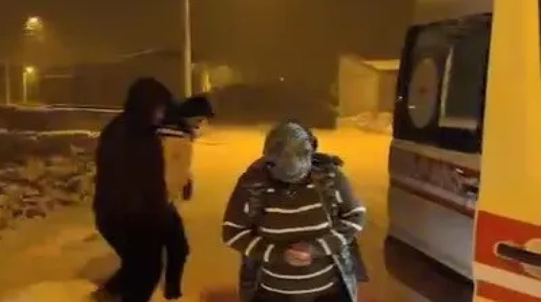 Kars’ta kar engelini aşan sağlık ekipleri hasta vatandaş için seferber oldu