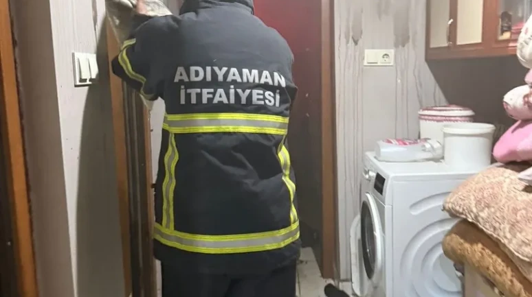 Adıyaman'da ev yangını itfaiye ekiplerince söndürüldü