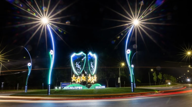 Kocaeli'de sosyal yaşam alanları gece ışıklarıyla renkleniyor