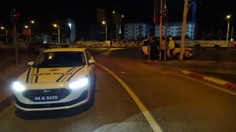 Malatya'da dur ihtarına uymayan sürücü polis ekiplerince gözaltına alındı