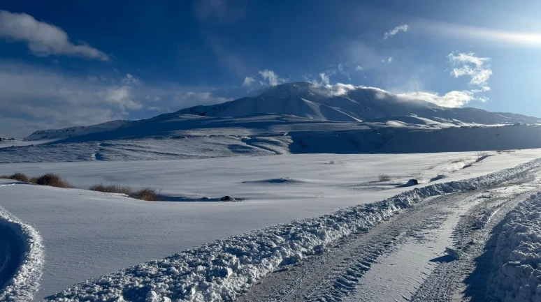 Patnos'ta karla mücadele çalışmaları aralıksız devam ediyor