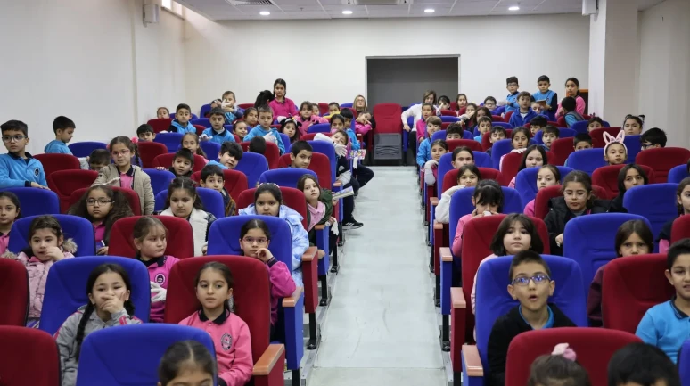 Kırşehir’de mezun olduğu okulda teknoloji bağımlılığıyla mücadele için oyunlu etkinlik düzenlendi