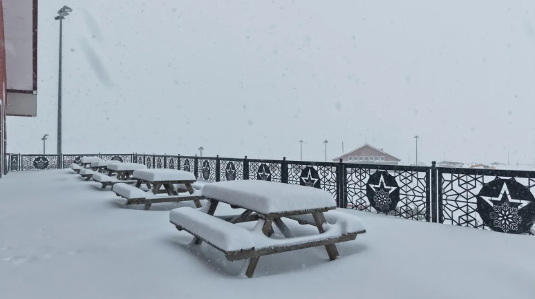 Sivas'ta Yıldız Dağı Kış Sporları ve Kayak Merkezi'nde kar kalınlığı 15 santimetreye ulaştı