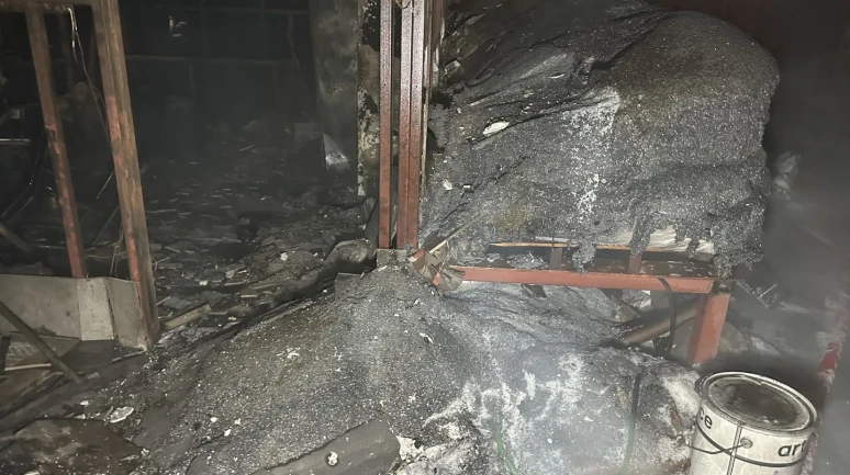 Uşak'ta poşet fabrikasında çıkan yangın itfaiye ekiplerince söndürüldü