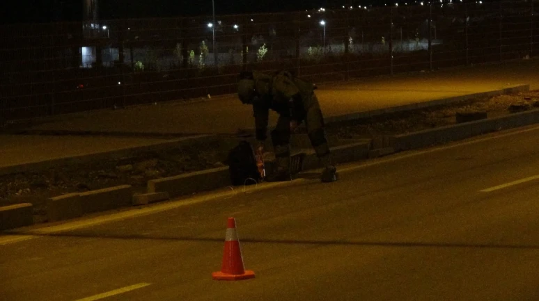 Malatya'da şüpheli çanta bomba imha uzmanları tarafından fünyeyle patlatıldı