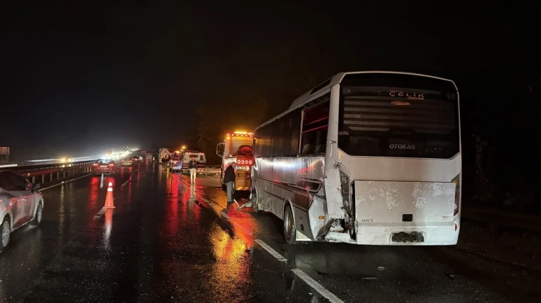 Sakarya'da D-650 kara yolunda zincirleme kaza: 12 kişi yaralandı