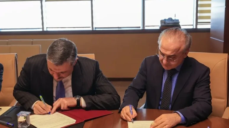 Erzurum’da 5 bin kişilik spor salonu ve olimpik yüzme havuzu için imzalar atıldı