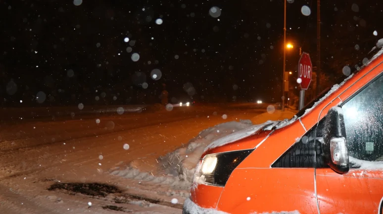 Bolu Dağı'nda kar yağışı devam ediyor, yeşil alanlarda kar kalınlığı 30 santimetreye ulaştı