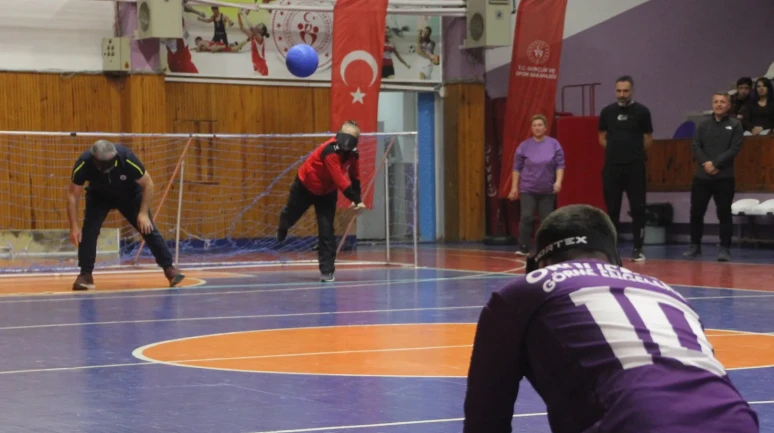 Ordu'da görme engelliler ile protokol arasında goalball farkındalık maçı oynandı