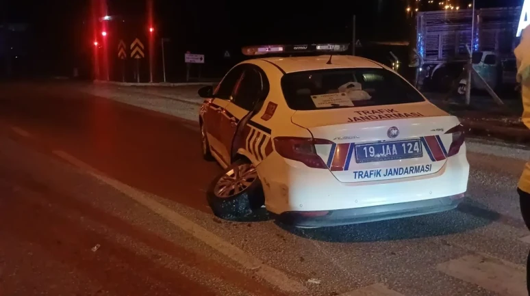 Çorum'da kırmızı ışıkta zincirleme kaza: 2 jandarma personeli yaralandı