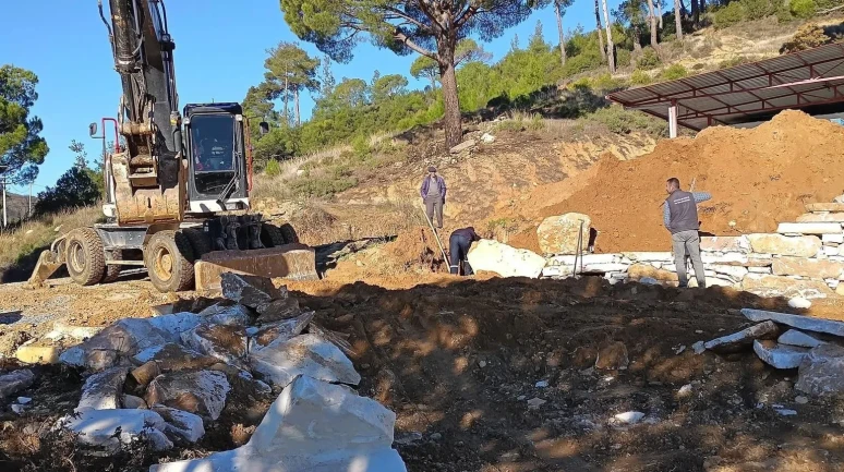 Bozdoğan Belediyesi Hışımlar Mahallesi'nde sosyal tesislerin yenileme çalışmalarını sürdürüyor
