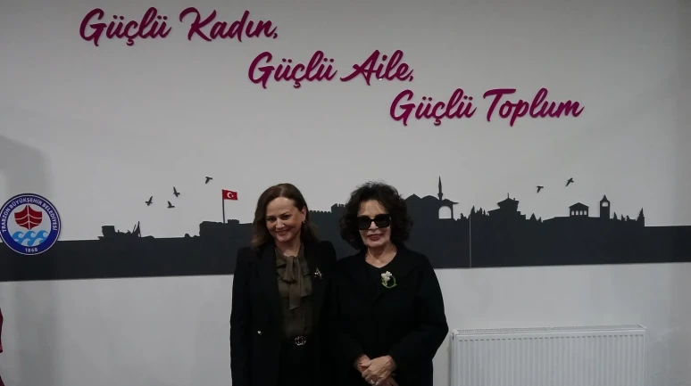 Hülya Koçyiğit Trabzon'da kadın istihdam merkezini ziyaret etti