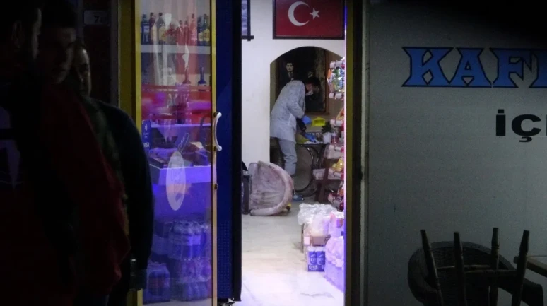 Antalya'da markette çıkan tartışmada 2 kişi tabancayla öldürüldü