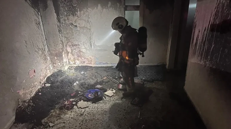 Antakya’da metruk binada çıkan yangın itfaiye tarafından kontrol altına alındı