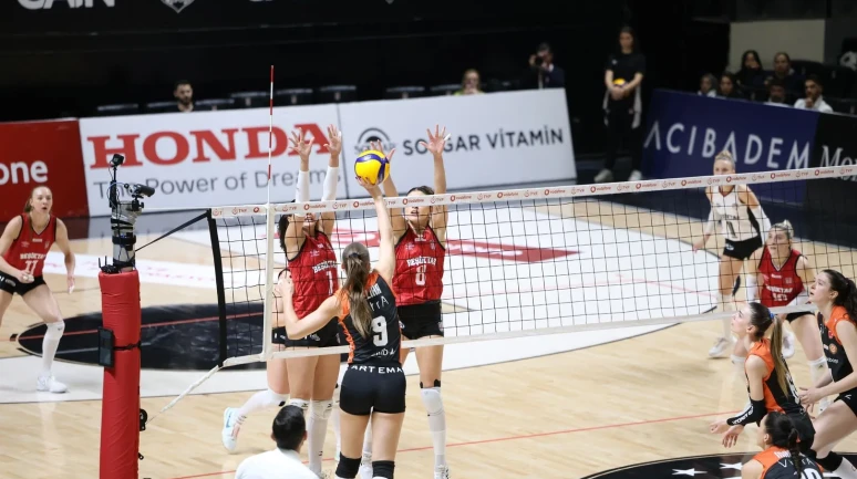 Eczacıbaşı Dynavit Beşiktaş’ı 5 set sonunda mağlup etti
