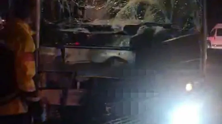 Batman’da otobüs ile çekici çarpıştı: 11 kişi yaralandı