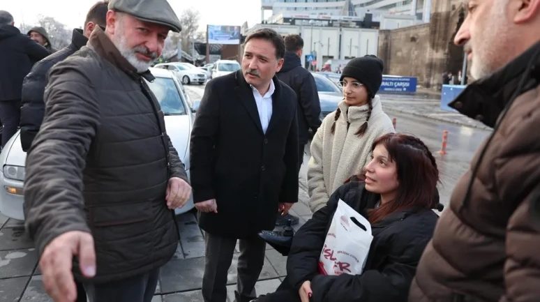 Kayseri'de kar temizleme çalışmaları 24 saat esasına göre devam ediyor