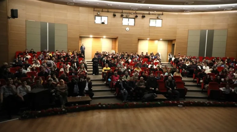 Melikgazi'den işitme engellilere sessiz film gösterimi