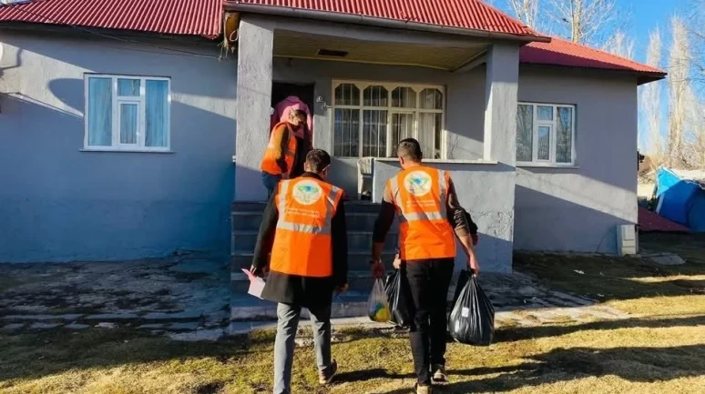 Patnos'ta ihtiyaç sahibi ailelere yardım dağıtımı gerçekleştirildi