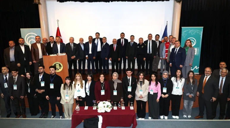 Erdem: dil savunması, vatan savunmasıdır