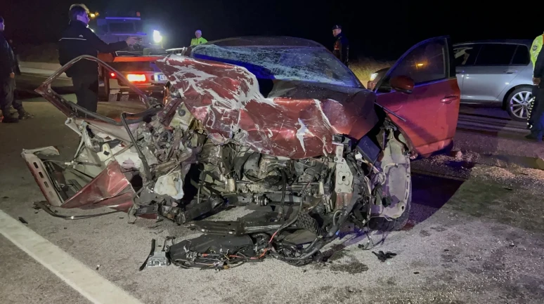 Çanakkale'de polis ihtarını dinlemeyen sürücünün çarpışması sonucu 5 kişi hayatını kaybetti