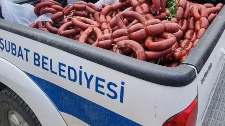 Kahramanmaraş'ta tarihi geçmiş 850 kilogram sucuk ele geçirildi