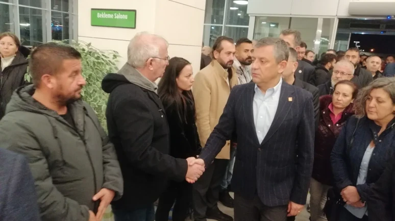 Manisa'da CHP Genel Başkanı Özgür Özel, vefat eden Şehzadeler Belediye Başkanı Gülşah Durbay