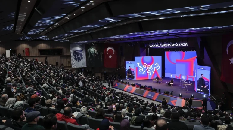 Selçuk Bayraktar ve Sümeyye Erdoğan Bayraktar KÜME'nin tasarım etkinliğinde konuştu