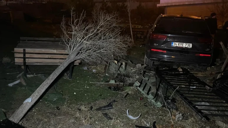 Karaman'da kontrolden çıkan cip kafenin bahçesine uçtu