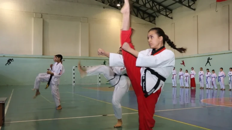 Oltu’da taekwondo kuşak sınavı yoğun katılımla gerçekleştirildi