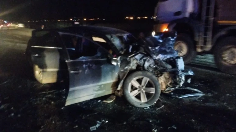 Hatay’da otomobil ile minibüsün kafa kafaya çarpması sonucu 1 kişi öldü, 6 kişi