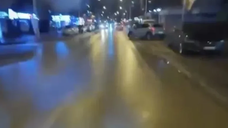 Bursa’nın Nilüfer ilçesinde cipin aniden yola çıkması sonucu motosiklet sürücüsü kaza yaptı