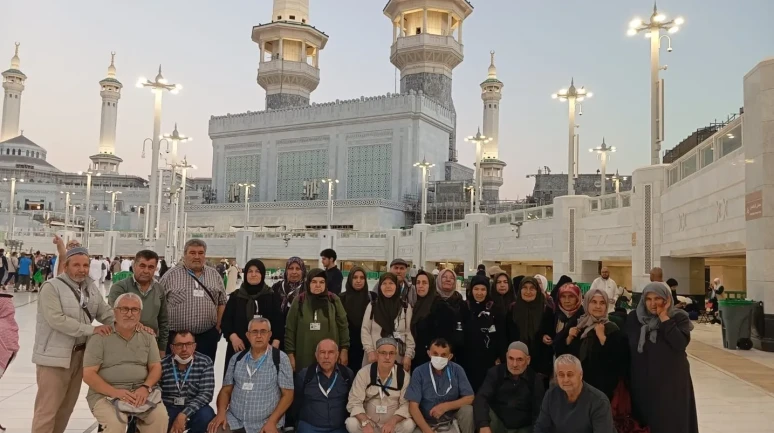 Denizlili umreciler Mekke'de Cin Mescidi ve Cennetü’l Muallâ ziyaretlerinde duygusal anlar yaşadı