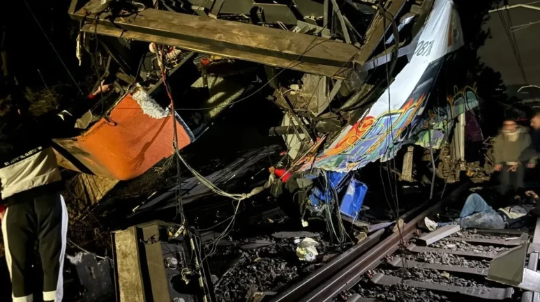 İspanya'da 2 tren kazasında 1 makinist öldü, en az 37 kişi yaralandı