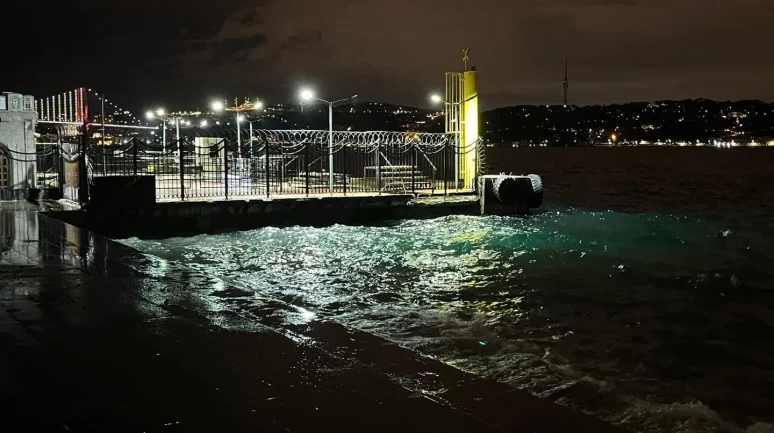 İstanbul'da sabah saatlerinde lodos etkili oldu
