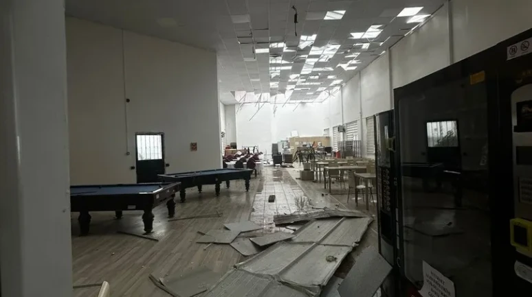 Bilecik'te fırtınada çatılar uçtu, ağaçlar devrildi