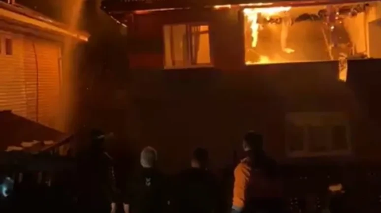 Karabük'te iki katlı evde çıkan yangın itfaiye ekiplerince söndürüldü