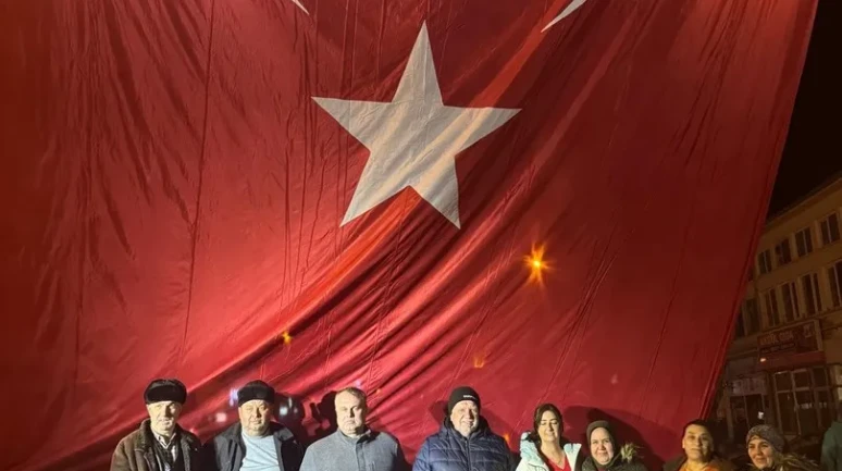 Eskişehir’de AK Parti ve MHP’den Türk bayrağına destek için yürüyüş ve konvoy düzenlendi