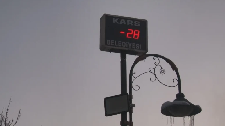 Kars’ta termometreler eksi 28 dereceyi gösterdi