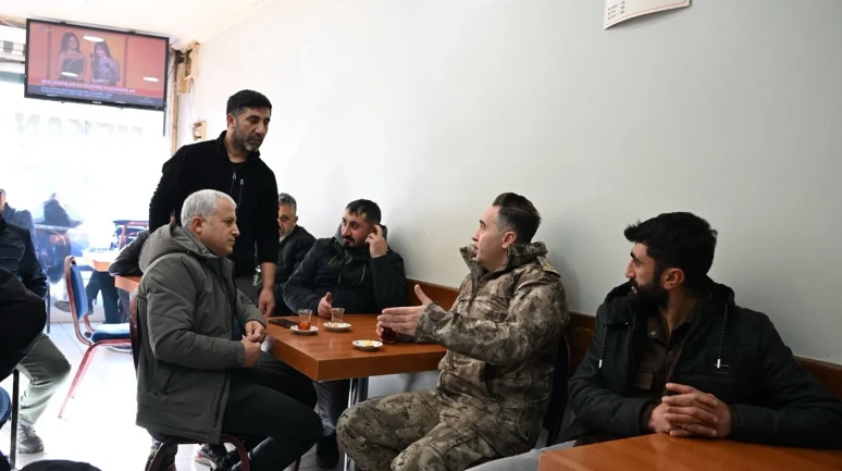 Ağrı Emniyet Müdürü Önder esnaf ve vatandaşlarla bir araya geldi