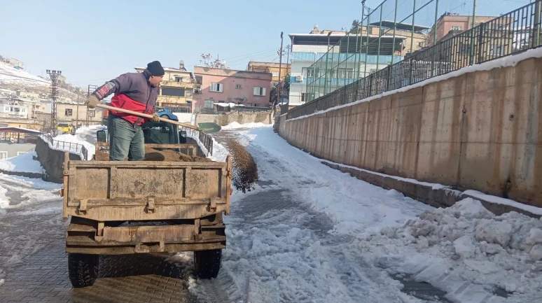 Siirt'te karla mücadele seferberliği: ekipler 7 gün 24 saat sahada