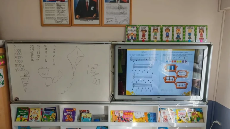 Kütahya’da Altıntaş Zafer İlkokulu’nda sınıflara kitaplık kazandırıldı