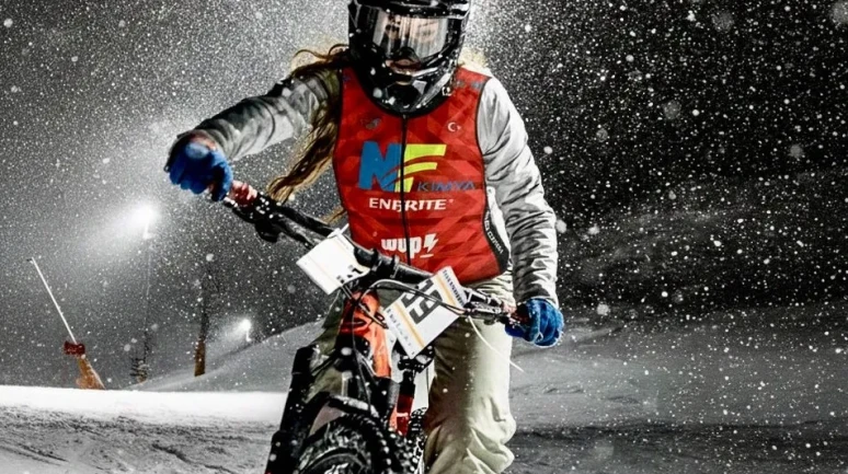 Denizlili sporcu İremsu Çağlar Snow Bike Türkiye Şampiyonası'nda birinci oldu