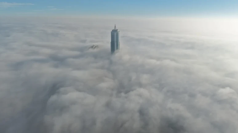 Konya'da şehir merkezi yoğun sis nedeniyle görünmez oldu