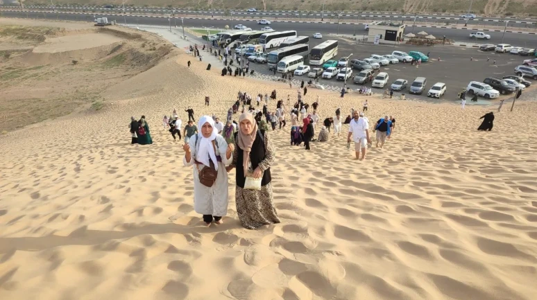 Denizlili umreciler Bedir Şehitliği ve Melekler Tepesi’ni ziyaret etti