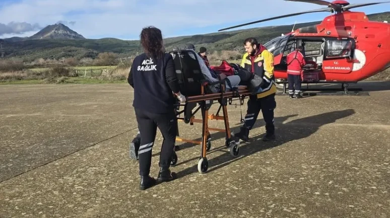 Gökçeada'da rahatsızlanan hasta helikopter ambulansla Çanakkale'ye sevk edildi