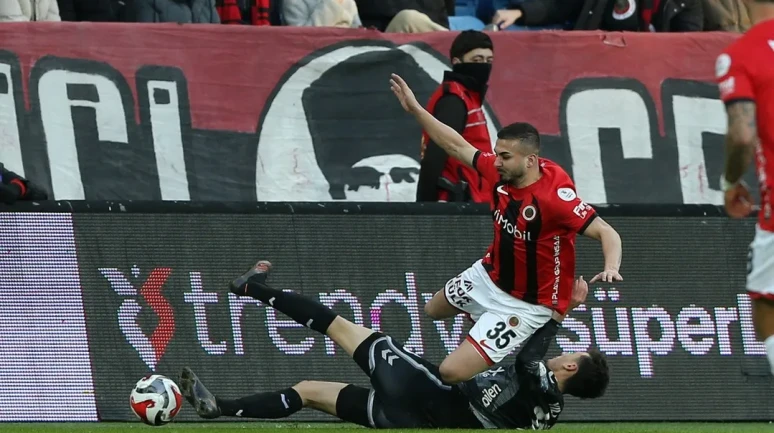 ankara'da Gençlerbirliği ile Samsunspor arasında oynanan maçın ilk yarısı 1-0 devam ediyor